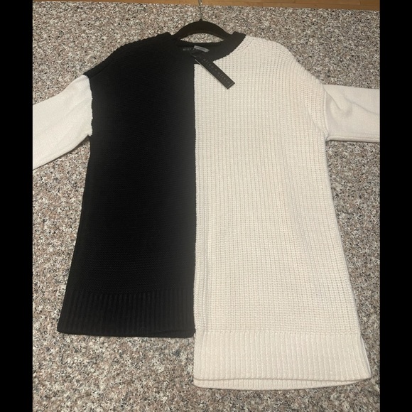 Alice & Olivia Classics Colorblock Crewneck Sweater—NWT‼️  SALE‼️ - Picture 5 of 16
